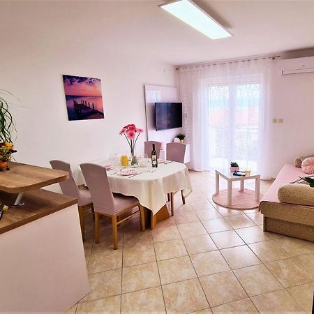 Apartment Karamarko Малинська Екстер'єр фото