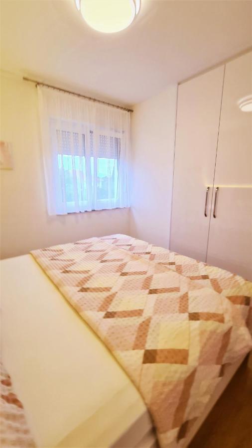 Apartment Karamarko Малинська Екстер'єр фото