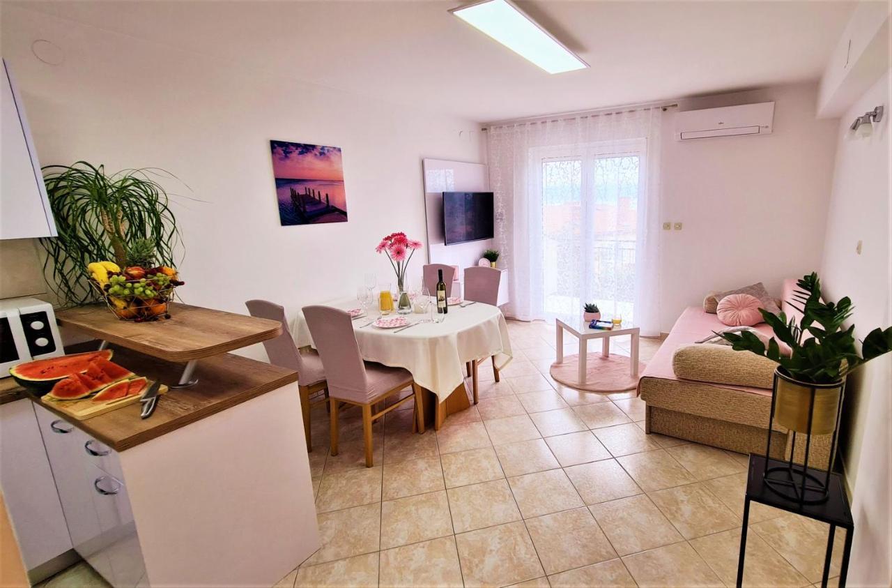 Apartment Karamarko Малинська Екстер'єр фото