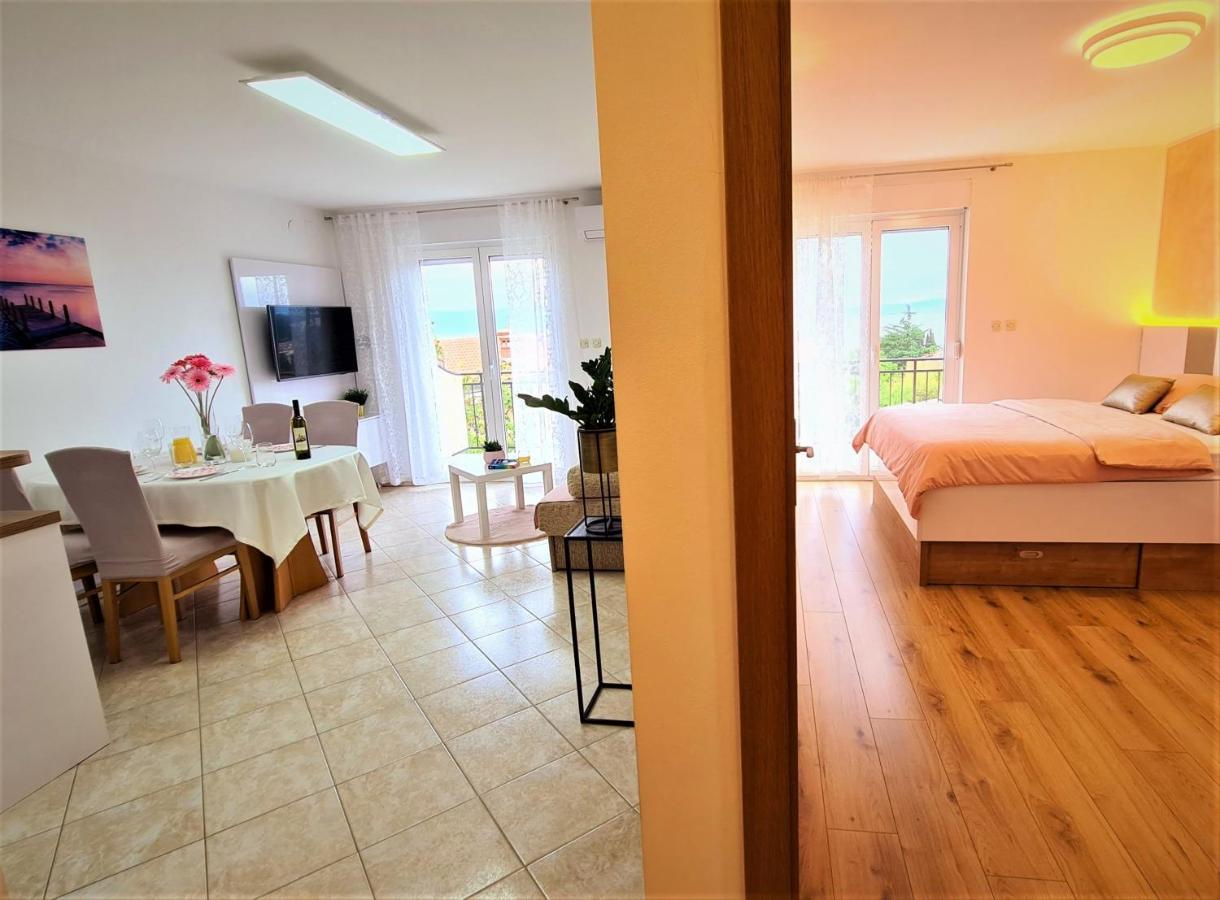 Apartment Karamarko Малинська Екстер'єр фото