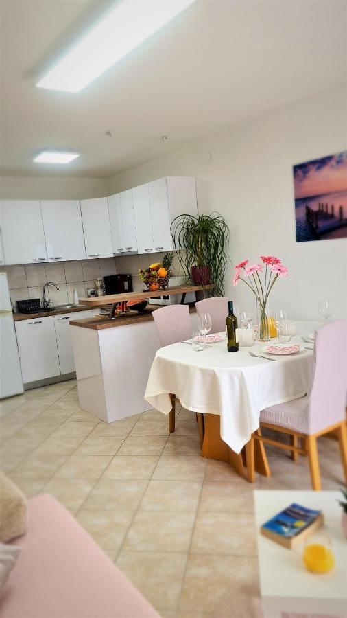 Apartment Karamarko Малинська Екстер'єр фото