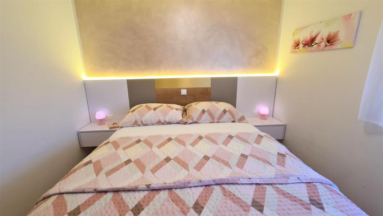 Apartment Karamarko Малинська Екстер'єр фото